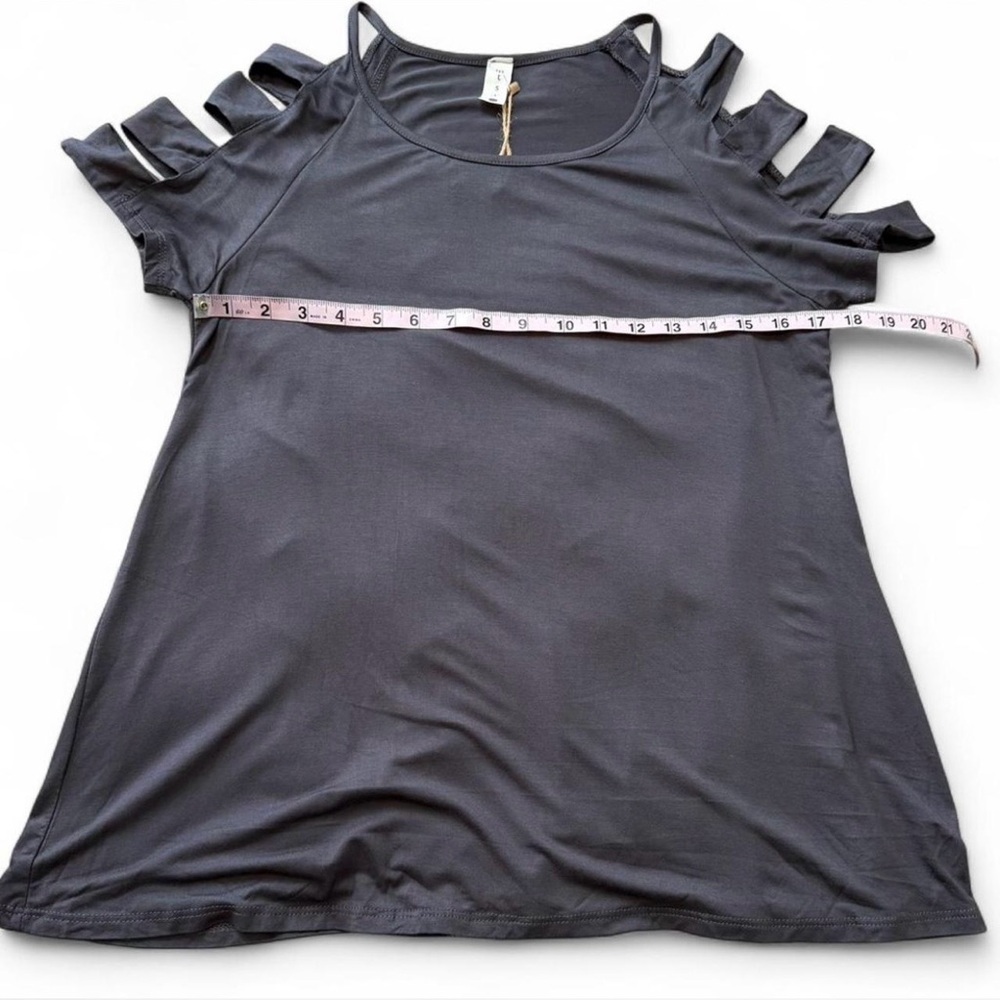 Caged Cold Shoulder Tee - Picture 14 of 15